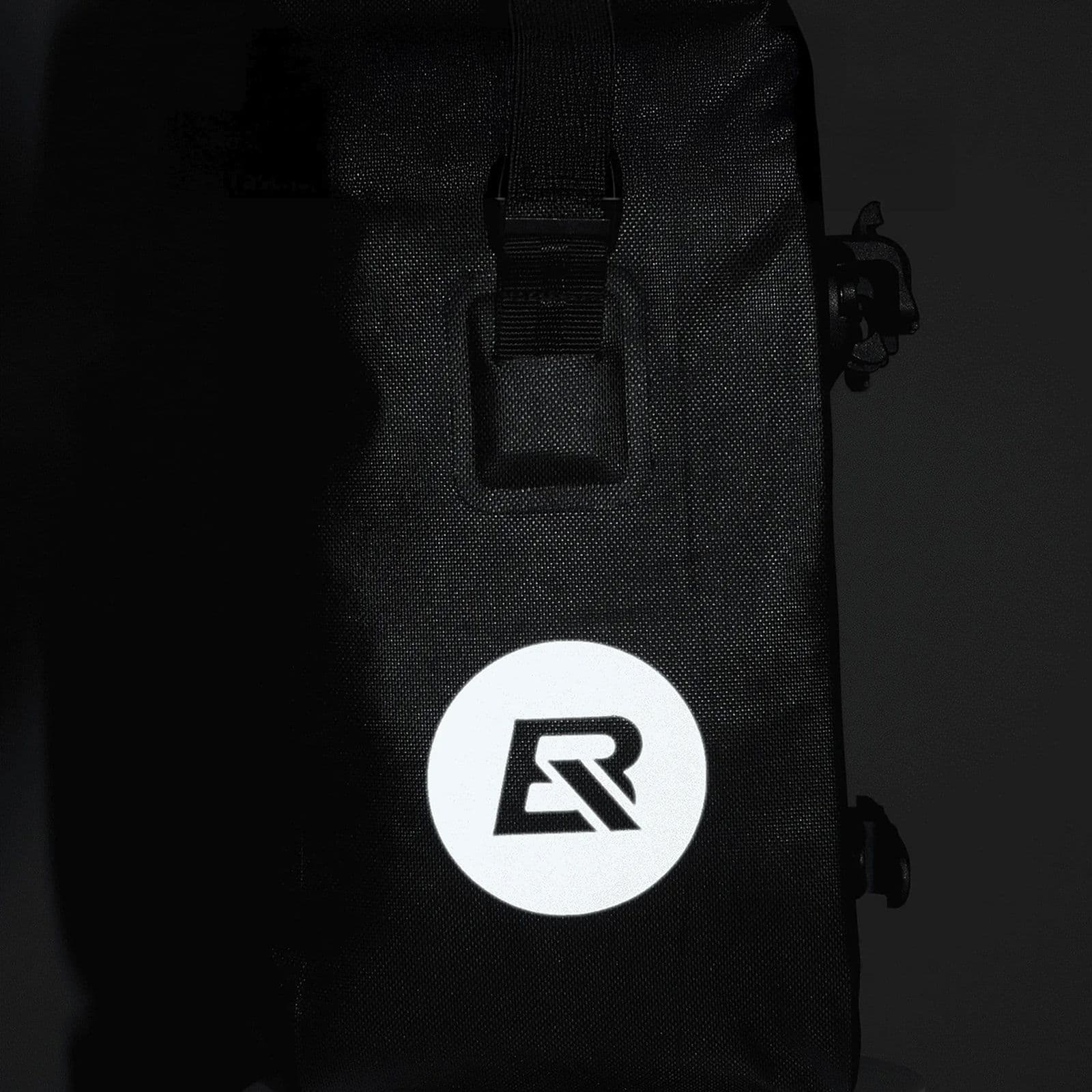 Sakwa rowerowa wodoodporna na bagażnik z paskiem na ramię 10-14l - czarna