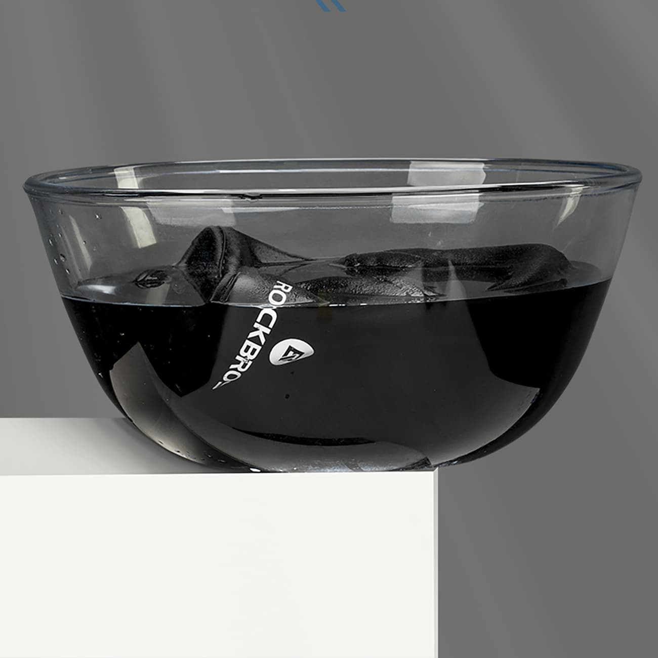 Czapka rowerowa zimowa pod kask z otworami na okulary - szara