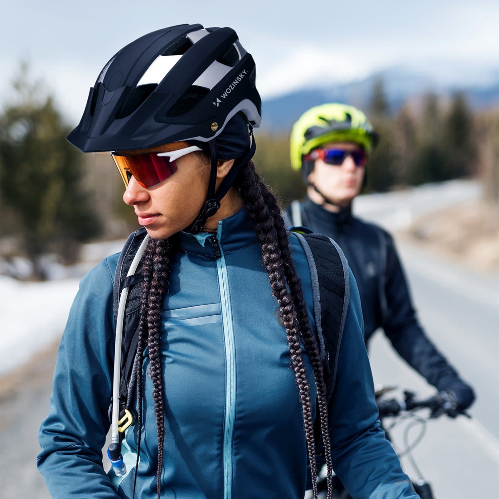 Kask rowerowy MTB z odpinanym daszkiem lekki 57-62 cm - czarno-srebrny