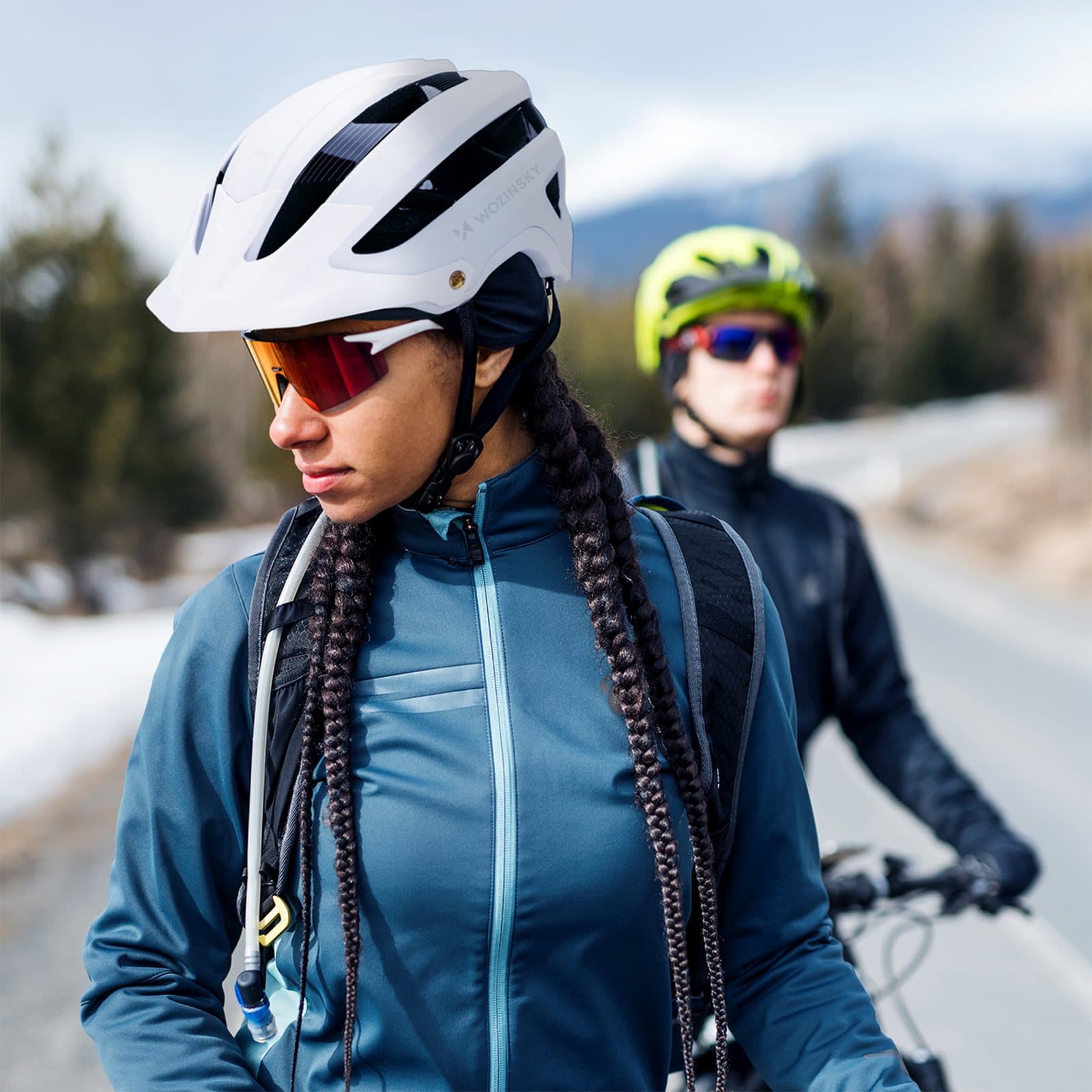 Kask rowerowy MTB z odpinanym daszkiem lekki 57-62 cm - czarno-biały