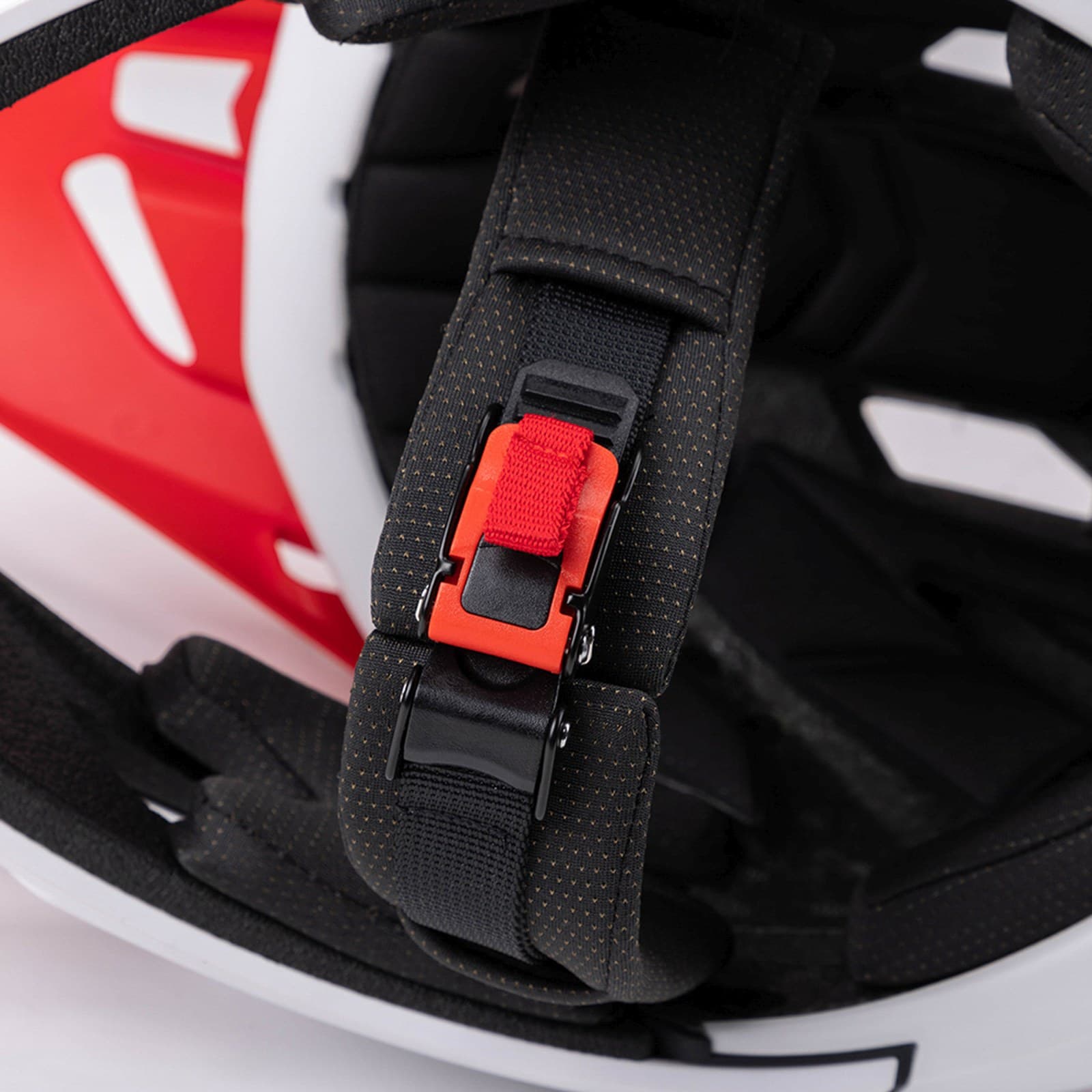 Kask rowerowy pełny z odpinanym daszkiem 57-62 cm - czarny