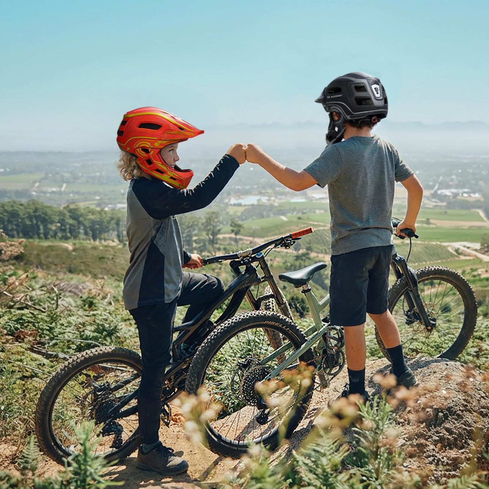 Kask rowerowy fullface dziecięcy z tylną lampką USB 52-56 cm - czerwono żółty