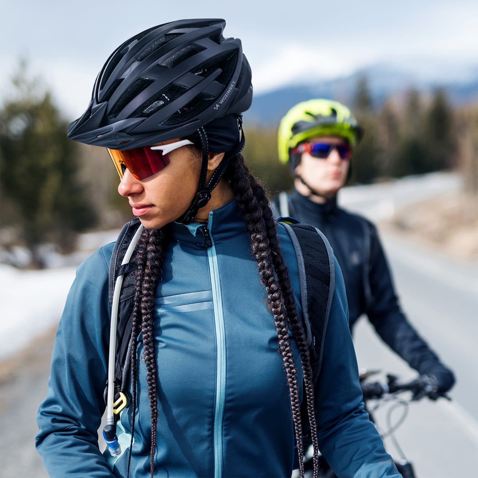 Kask rowerowy MTB z odpinanym daszkiem tylną lampką USB 57-62 cm - czarny