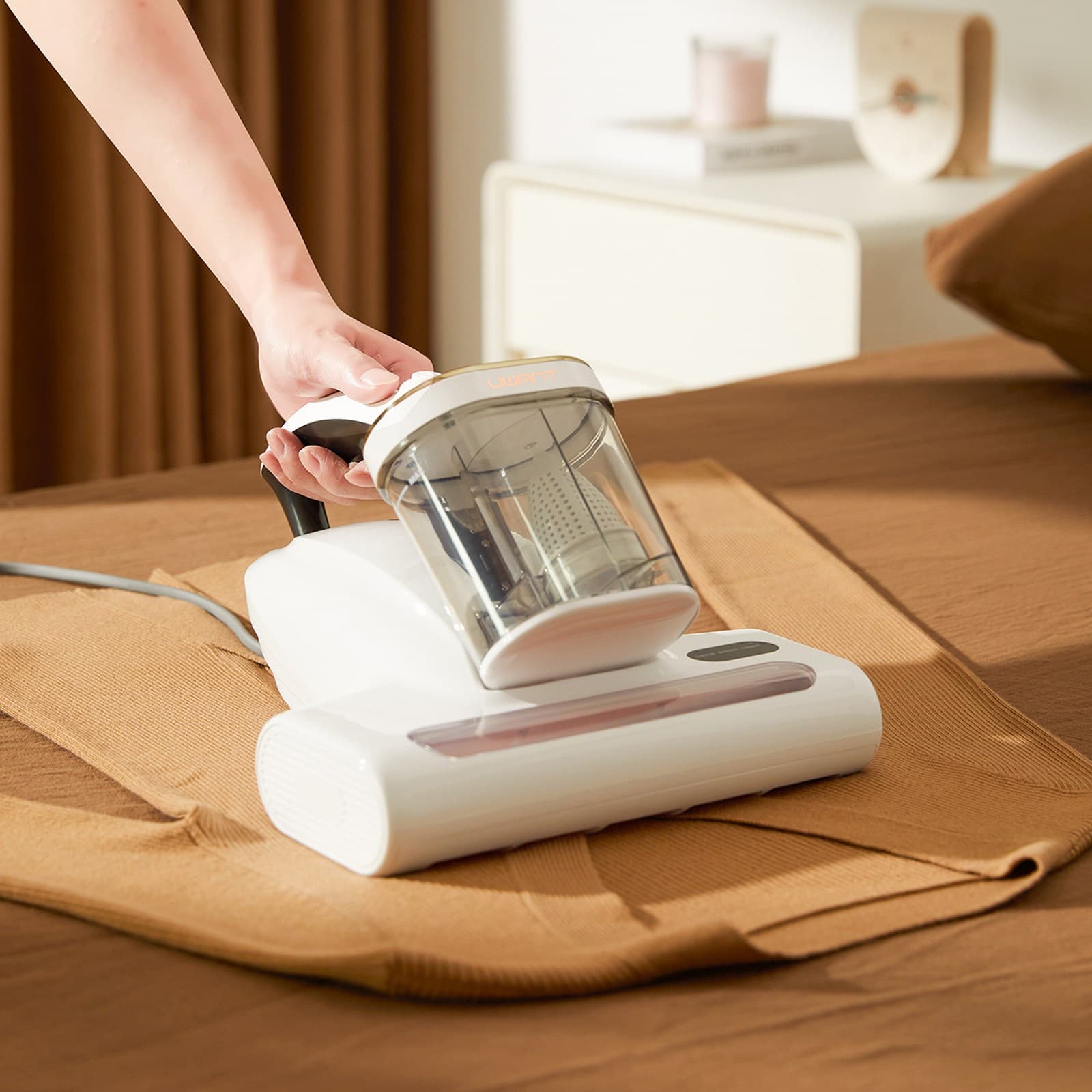 Odkurzacz do materacy usuwa kurz alergeny UWANT M600 - biały