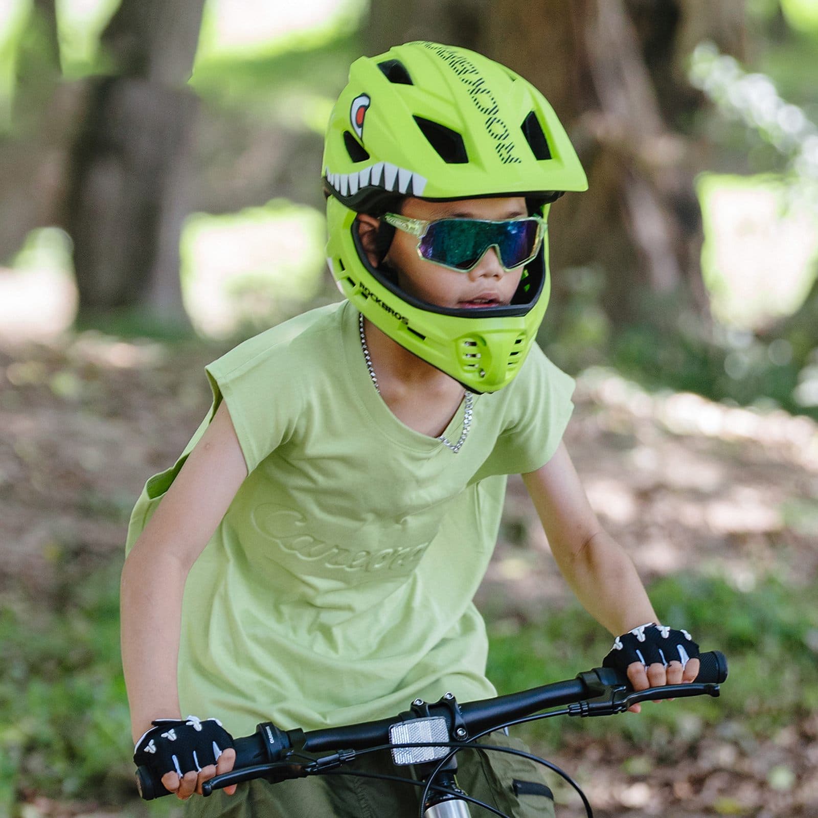 Kask rowerowy dziecięcy z odpinaną szczęką rozmiar 48-52cm zielony rekin